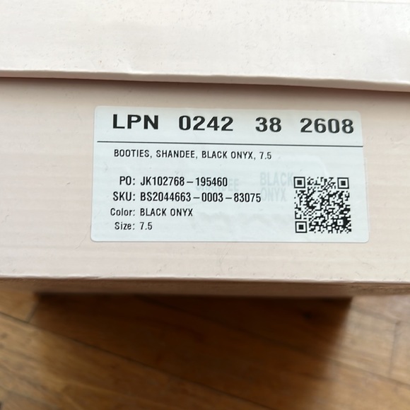 Cute lace up lug bootie - Picture 5 of 10